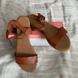 FAUX LEATHER STRAP SANDALS TAN 7.5
